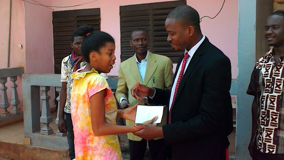 Remise de dons au Centre « La Renaissance » à Yaoundé, Cameroun