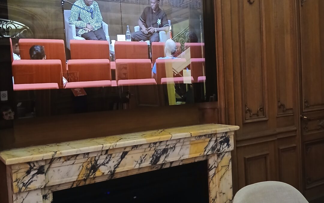 Lecture-signature du livre Au service de la cause ( Dr Ernestine Antoinette NGO MELHA)